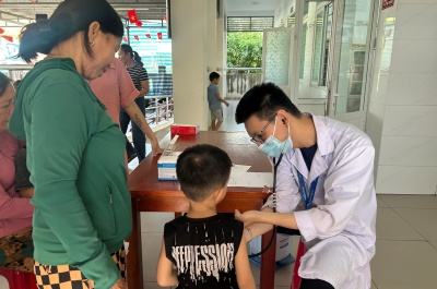 gần 100 phụ nữ và trẻ em được khám, tư vấn sức khỏe miễn phí tại xã bình sơn